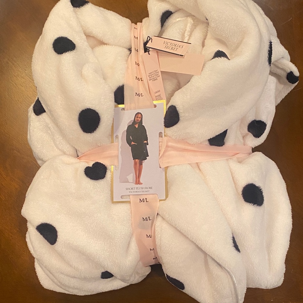 NEW Victoria's Secret cozy plush white and Black Polka Dot Robe ladies M/L
